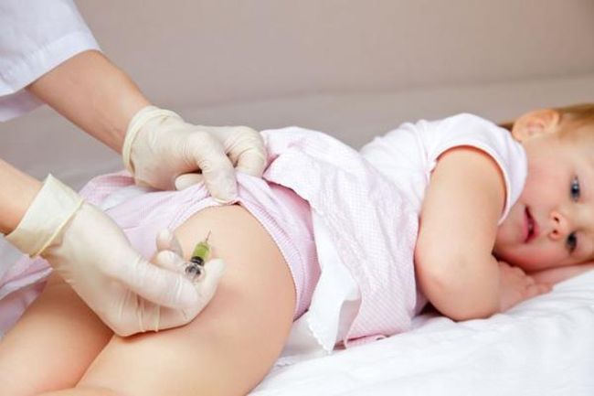 Первый раз ребенку делают противостолбнячную прививку в возрасте 3-х лет