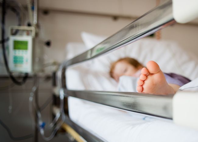 Лечение скарлатины у детей проводится в условиях строгого постельного режима