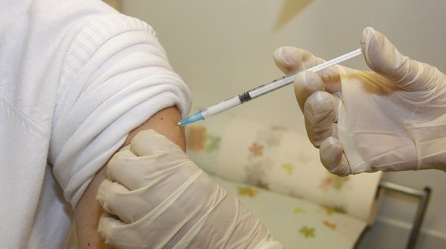 Взрослому человеку необходимо делать вакцинацию от дифтерии каждые 10 лет