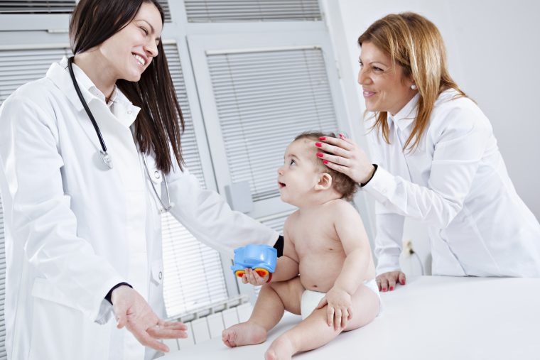 Некоторые вакцины разрешены для прививания малышей в возрасте от полугода